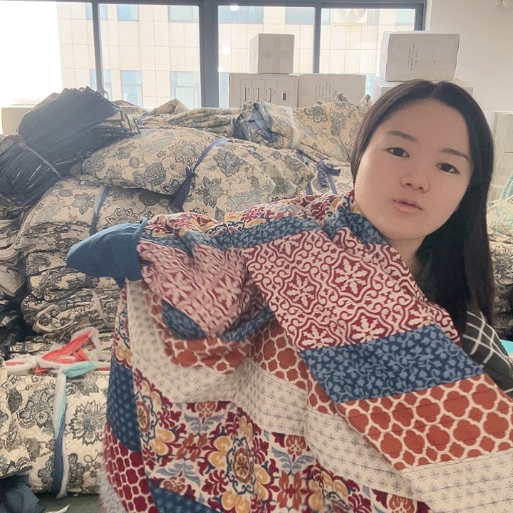 红色花花床盖。 150*200