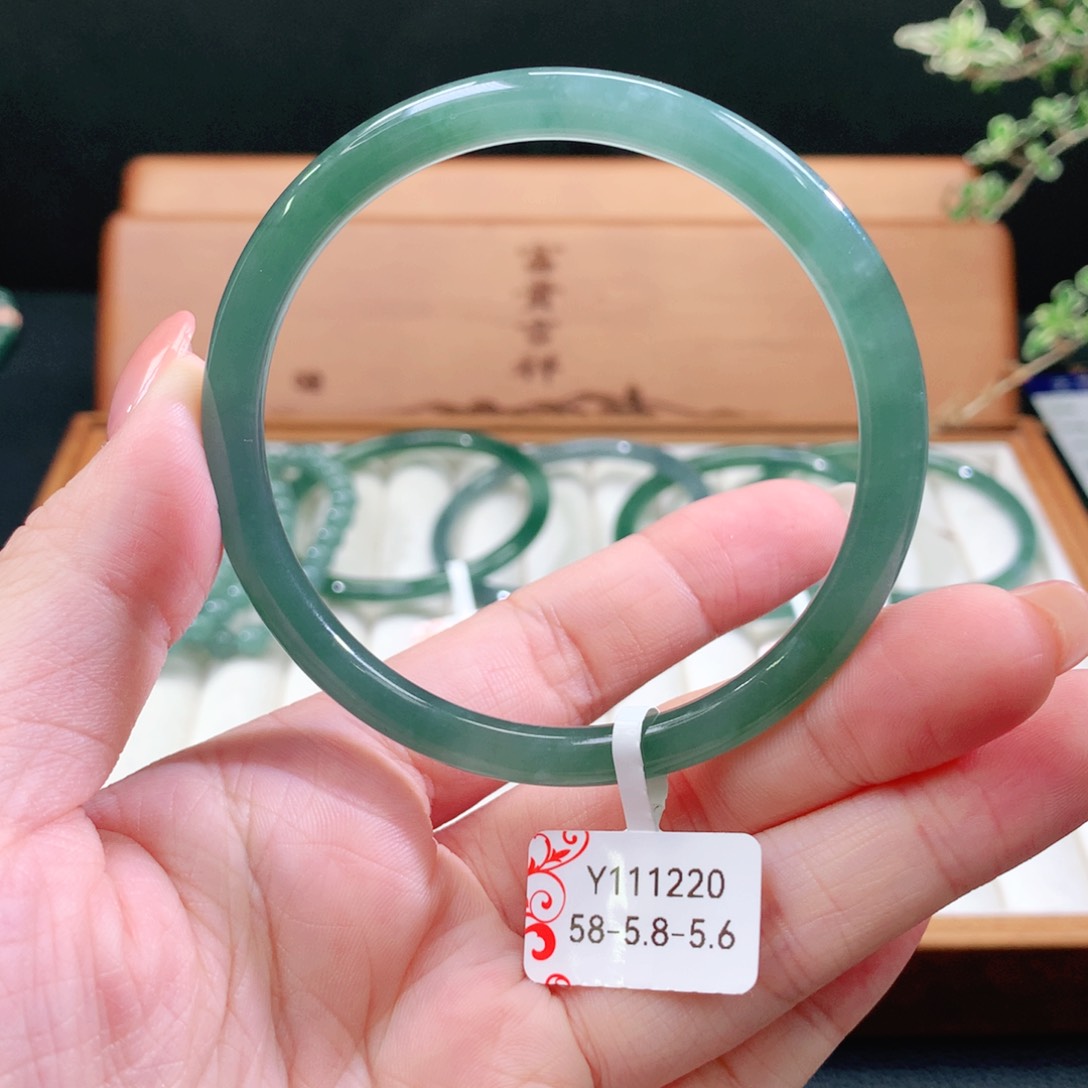 翡翠未镶嵌手镯天然