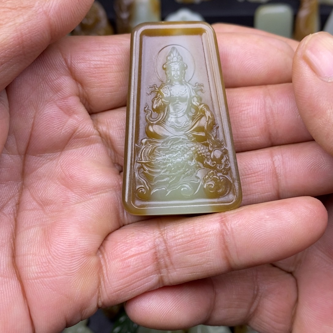 弹***缘和田玉未镶嵌颈饰