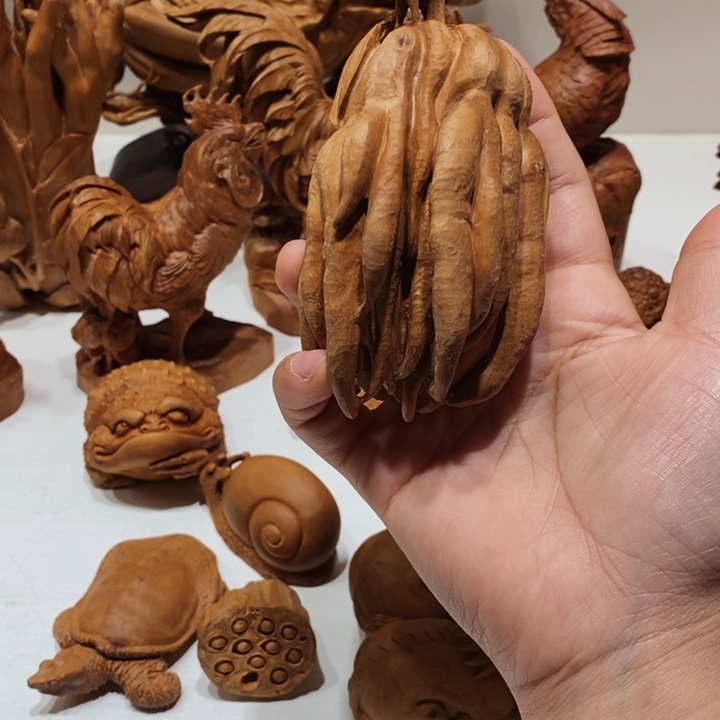 澜***生檀香木老山檀香《拂手》手把件