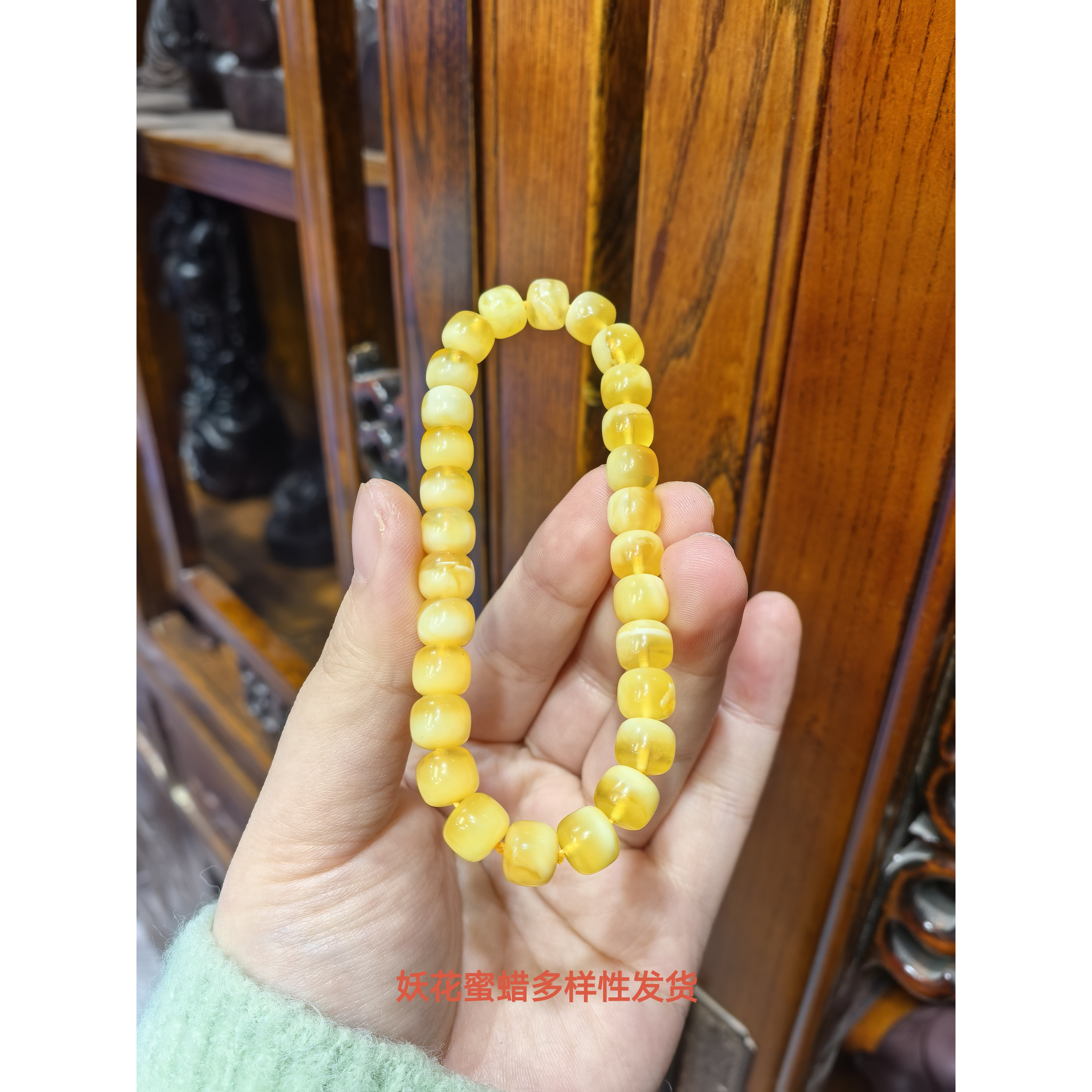 【上新了文玩优选】妖花半山水蜜蜡8mm左右单圈手串