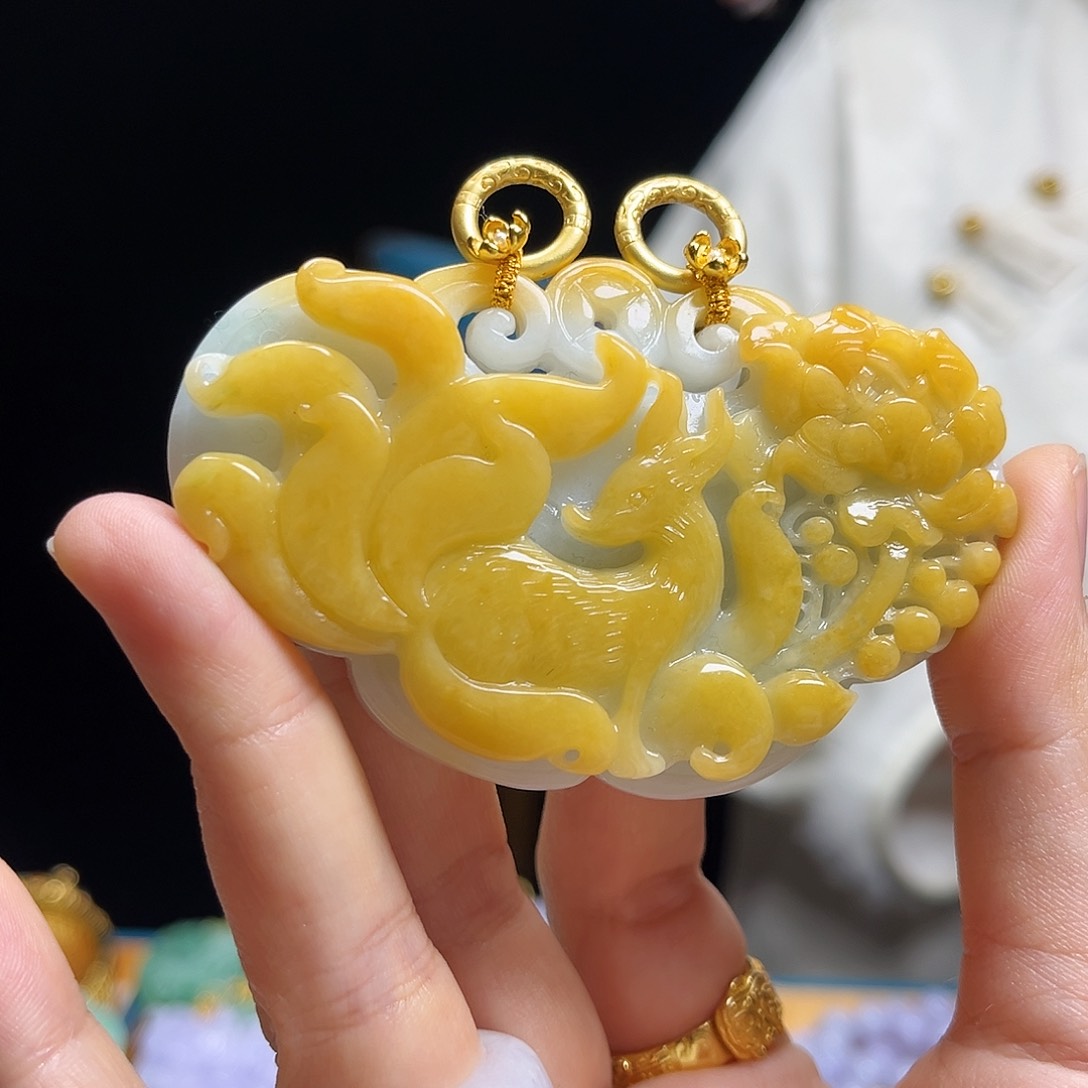 翡翠颈饰未镶嵌冰黄翡九尾