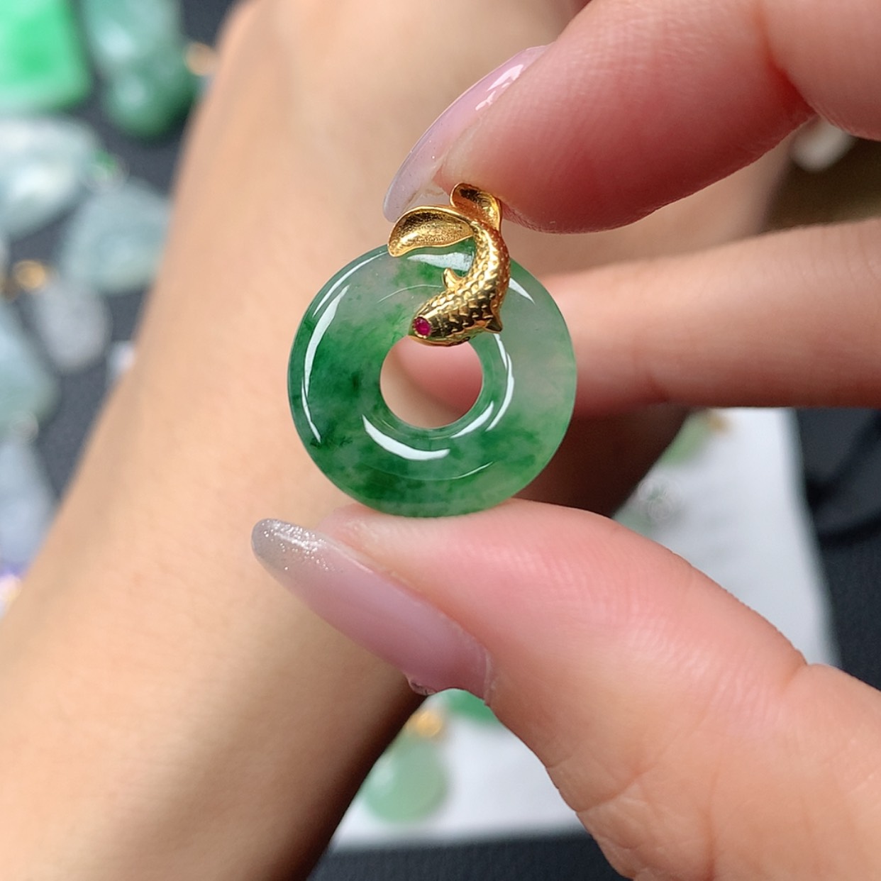 【闪购商品】翡翠18K金镶嵌吊坠(赠链)