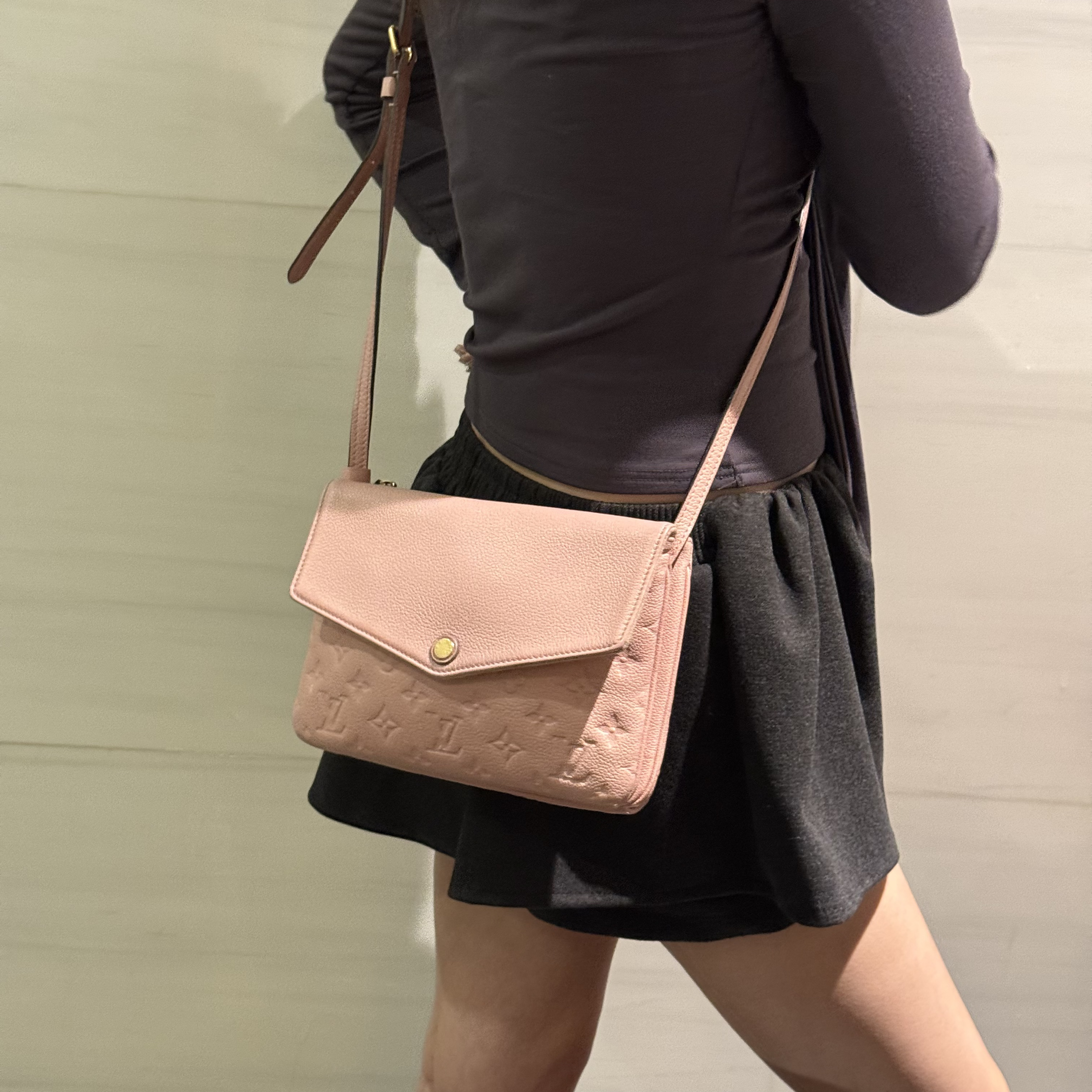 95新 LouisVuitton/路易威登 樱花粉twinset 邮差信封包15年