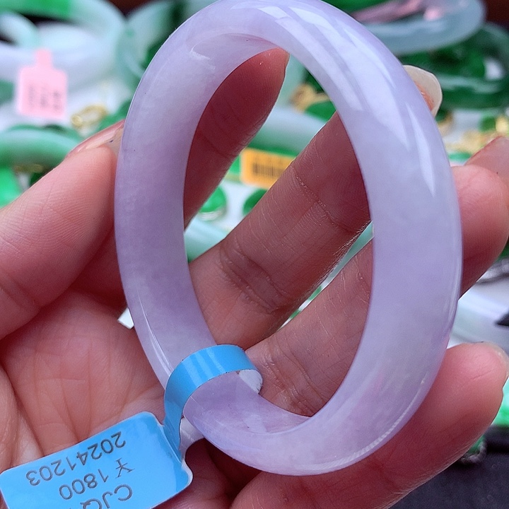 翡翠手镯未镶嵌翡翠