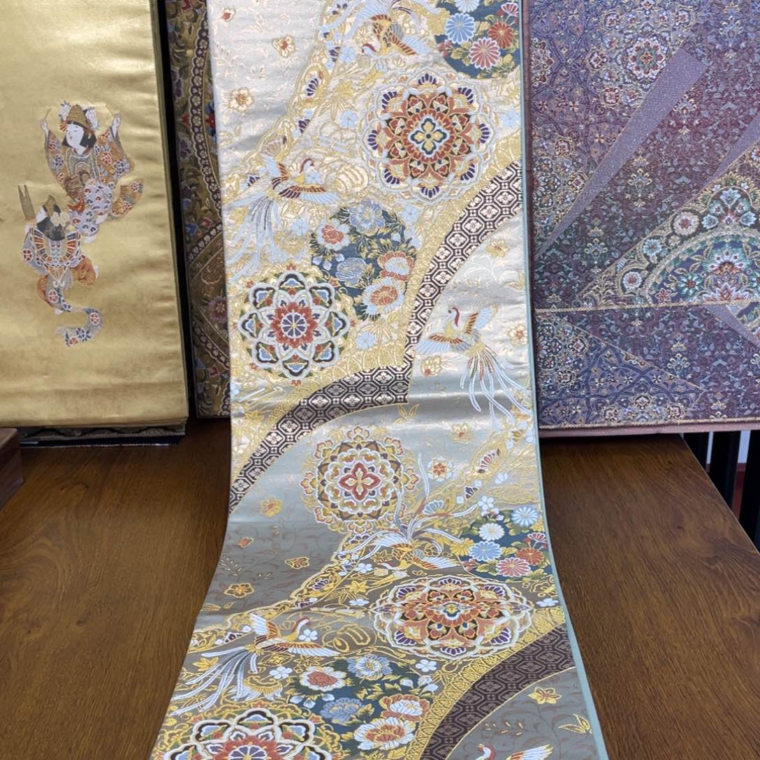 织绣凤凰宝相绘卷纹