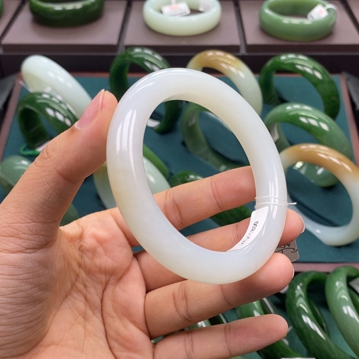 和田玉（糖玉）未镶嵌手镯