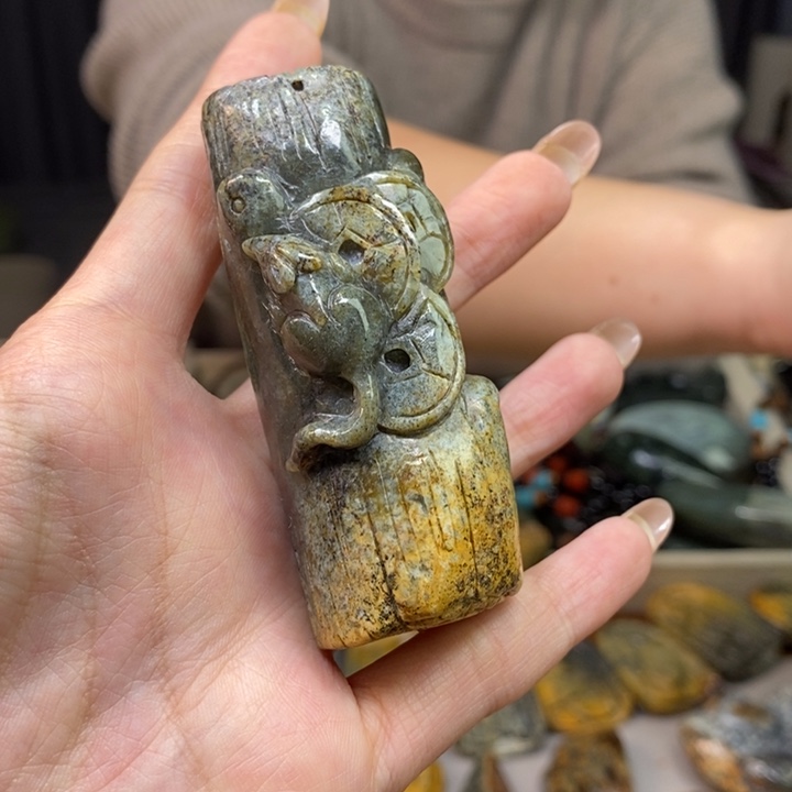 岫岩河磨玉（透闪石质玉）颈饰未镶嵌