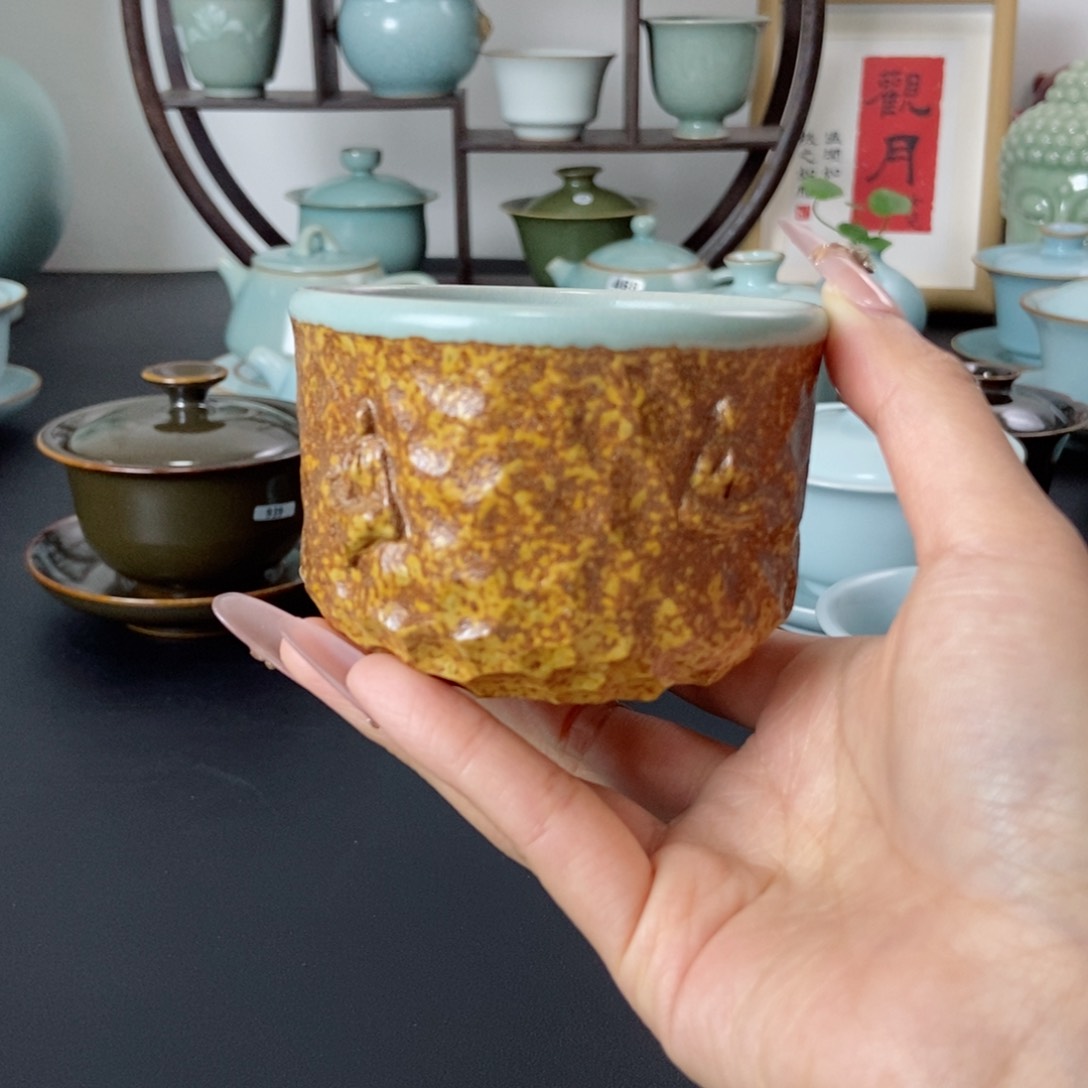 微瑕草木灰仿古釉雕刻杯