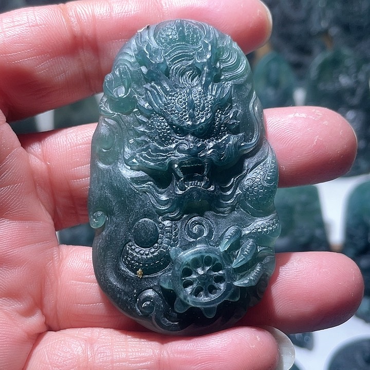 定制翡翠未镶嵌龙