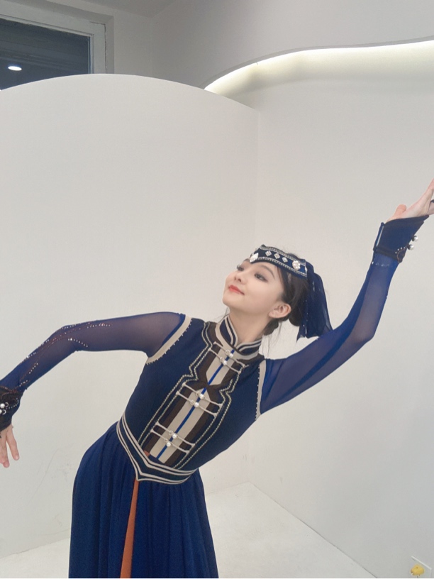 乌音格舞美 蒙古舞蹈服装 藏蓝色 