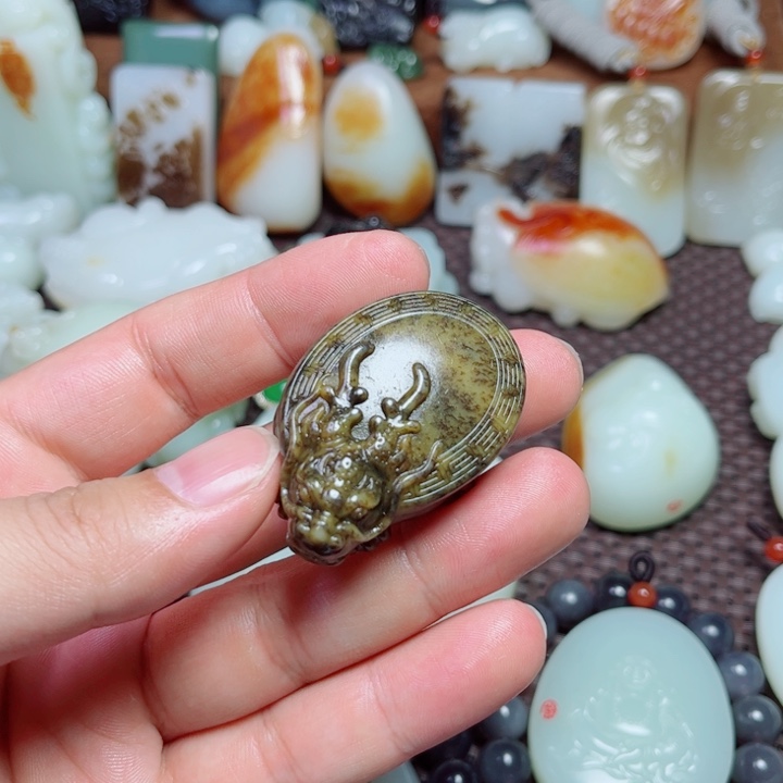 和田玉未镶嵌颈饰