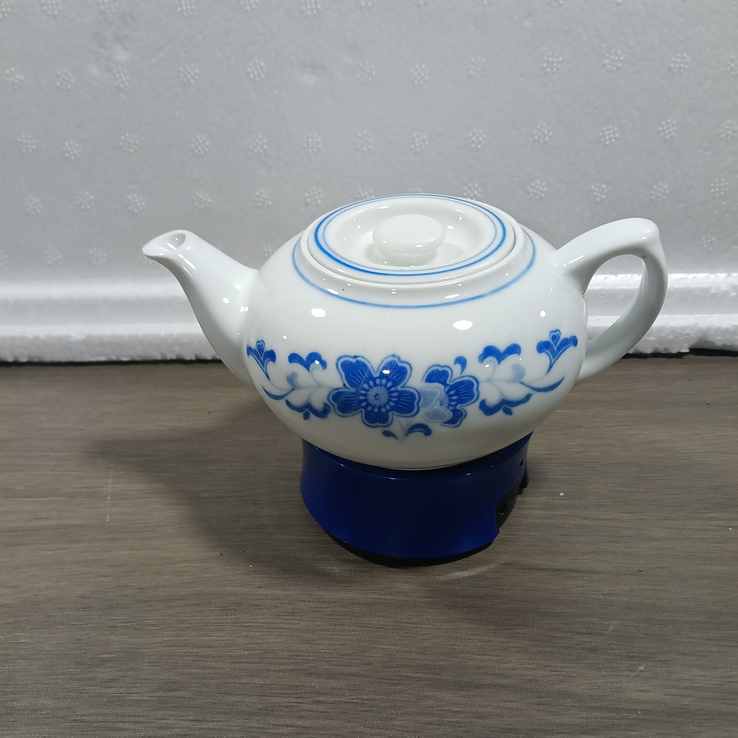 釉下五彩蓝海棠，小茶壶200cc。