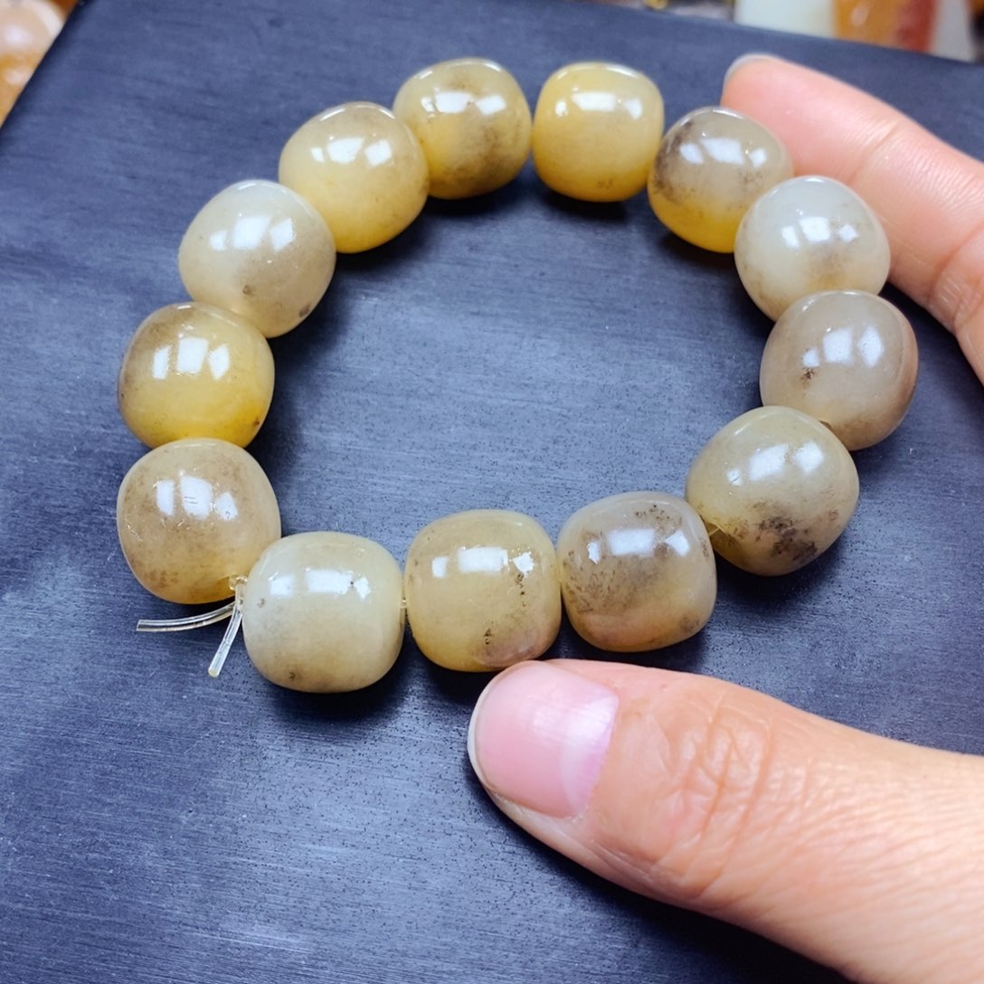 石英质玉（黄龙玉）颈饰未镶嵌