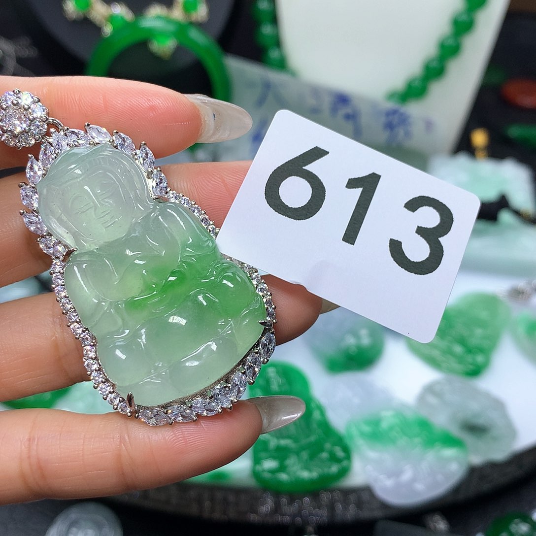 翡翠吊坠(赠链)未镶嵌