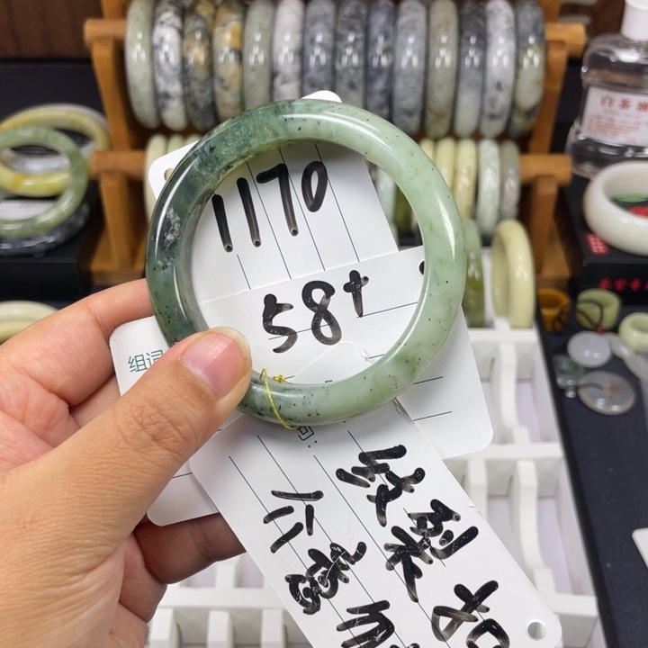 蛇纹石玉未镶嵌手镯