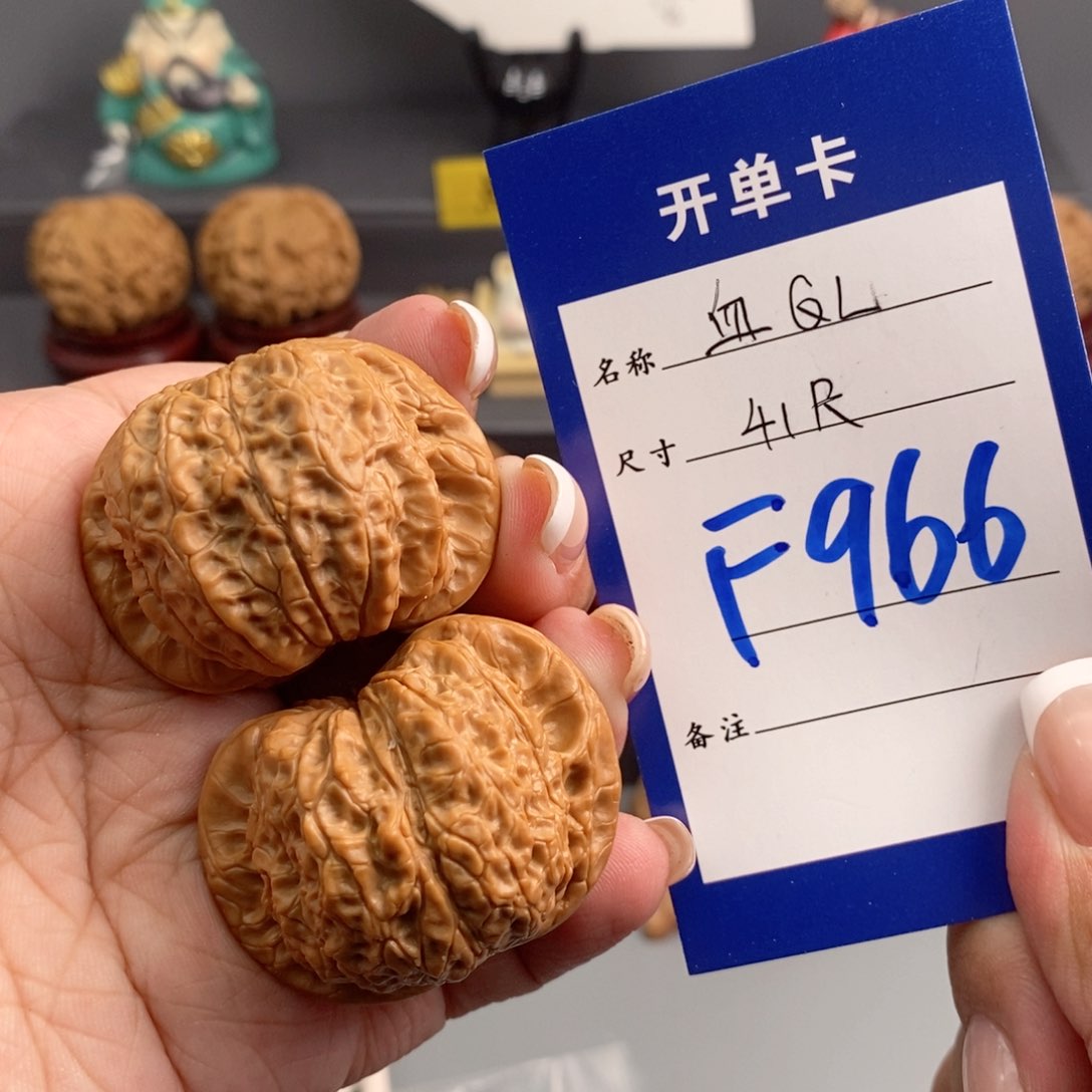 文玩核桃吊坠血麒麟41