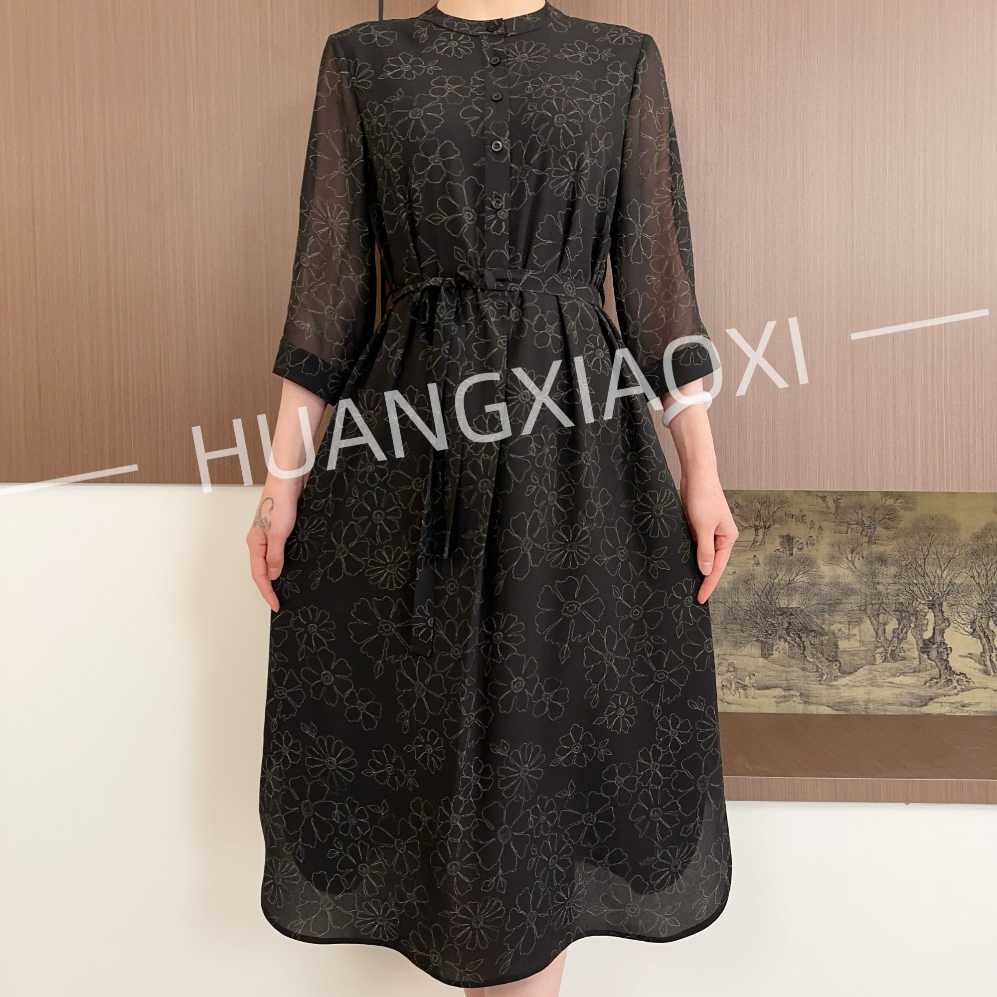 HUANGXIAOXI 黑底太阳花小圆领中袖高级感气质连衣裙HXX-151