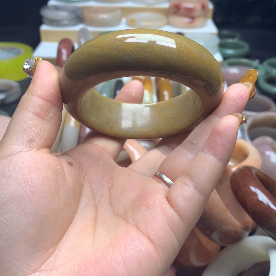 石英质玉手镯未镶嵌