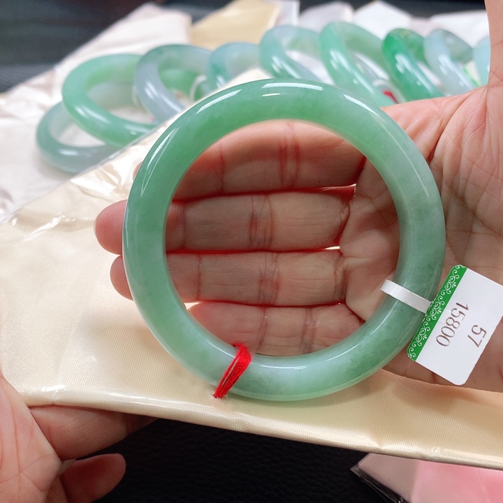 翡翠手镯未镶嵌٩****乐57585757