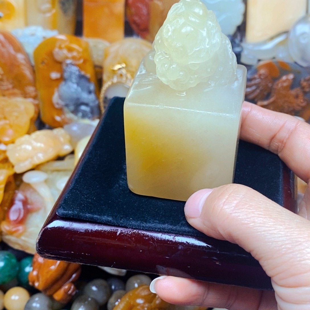 石英质玉（黄龙玉）颈饰未镶嵌