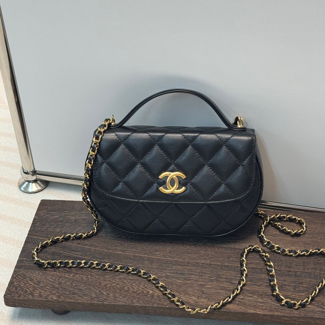 95新 Chanel/香奈儿 黑金牛皮半月斜挎链条包 底长17.5/683209060