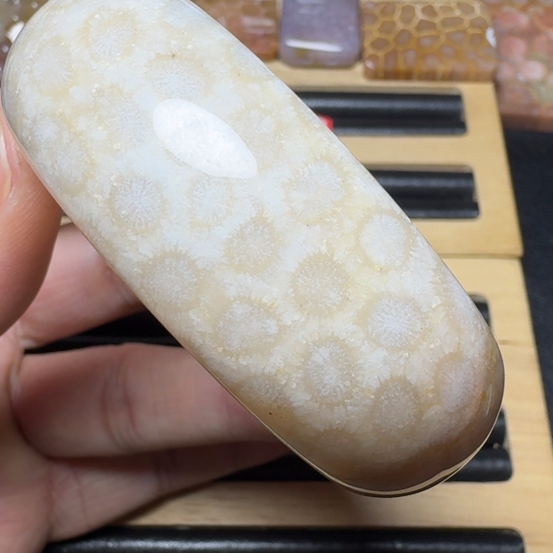 硅化玉纯天然色有机玉石未镶嵌56圈口