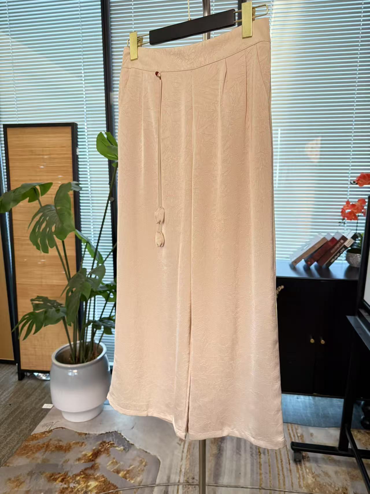 8651夏季凉感阔腿裤 依伊香云纱