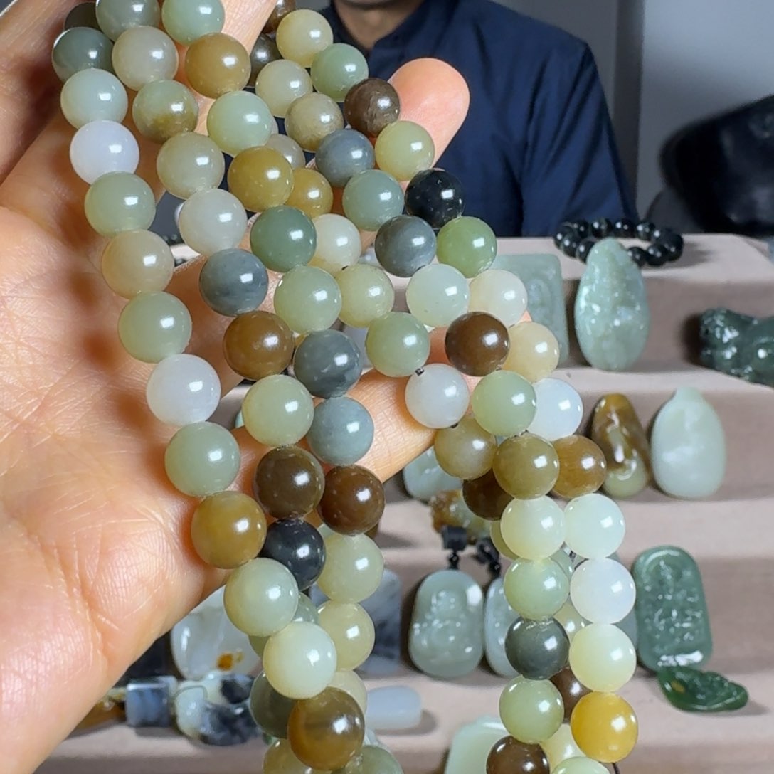 和田玉颈饰未镶嵌