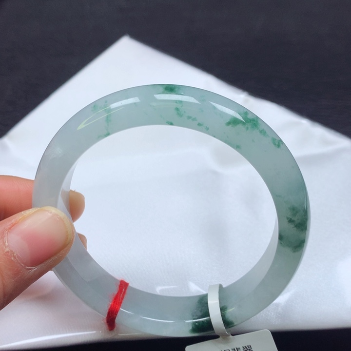 翡翠手镯未镶嵌57圈