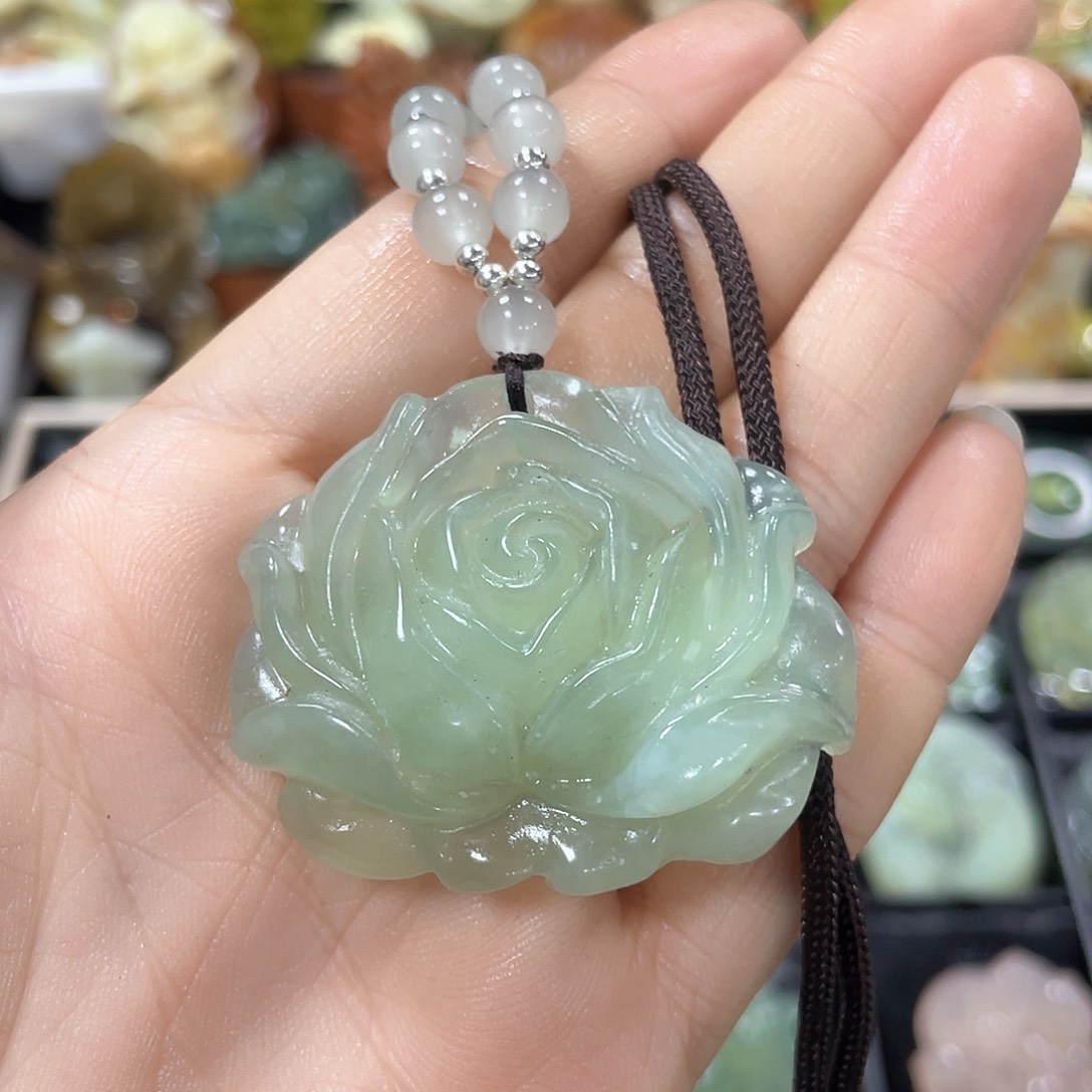 蛇纹石玉颈饰未镶嵌