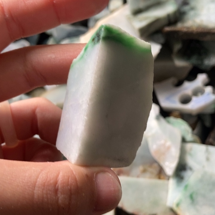 翡翠颈饰未镶嵌天然翡翠