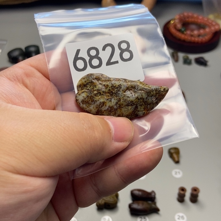 英***事蛇纹石玉未镶嵌项链