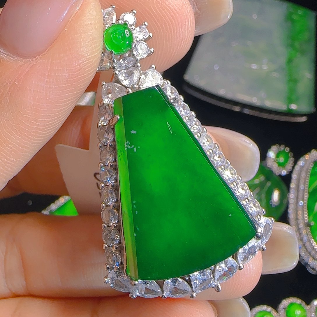 翡翠吊坠(赠链)银S925镶嵌