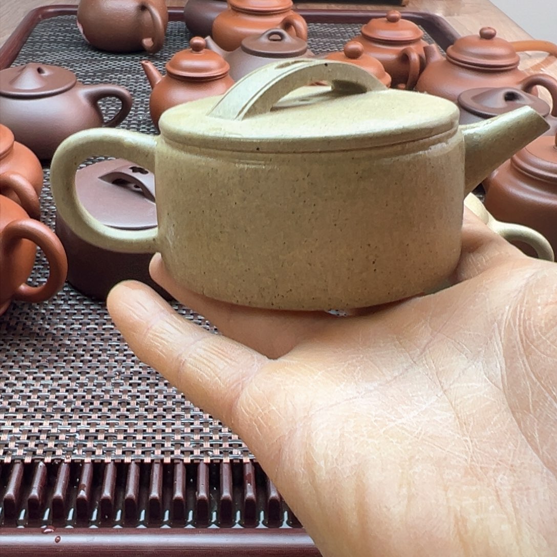 用*哥紫砂壶汉瓦半手
