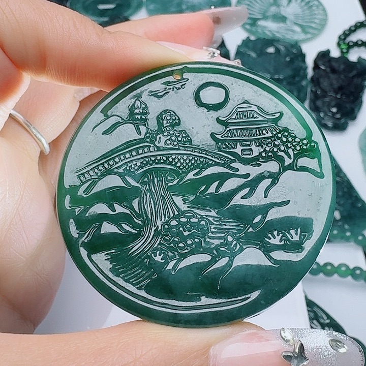 翡翠未镶嵌颈饰天然的A货翡翠多样性发其一 