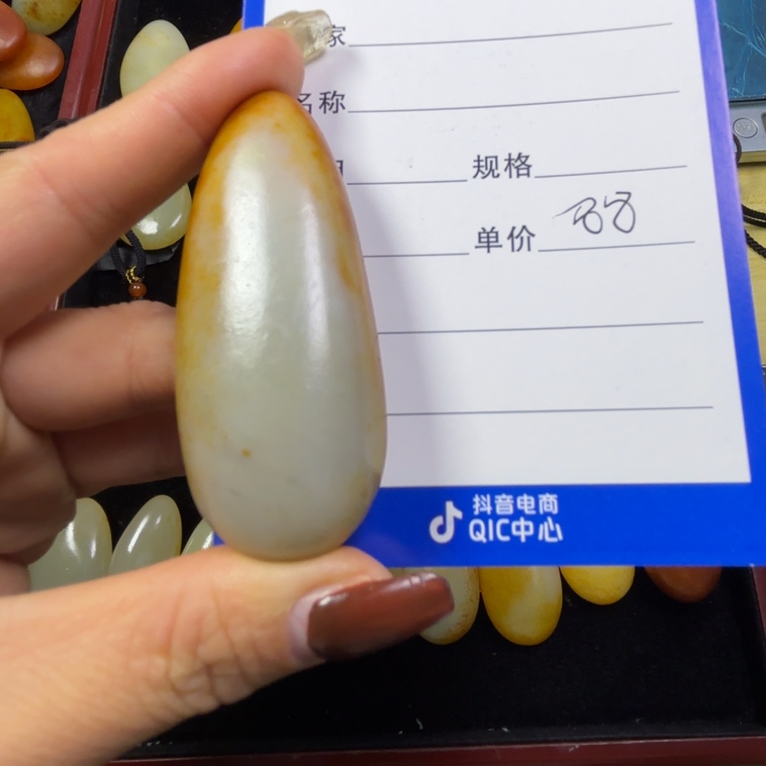 骑***鸡和田玉未镶嵌颈饰