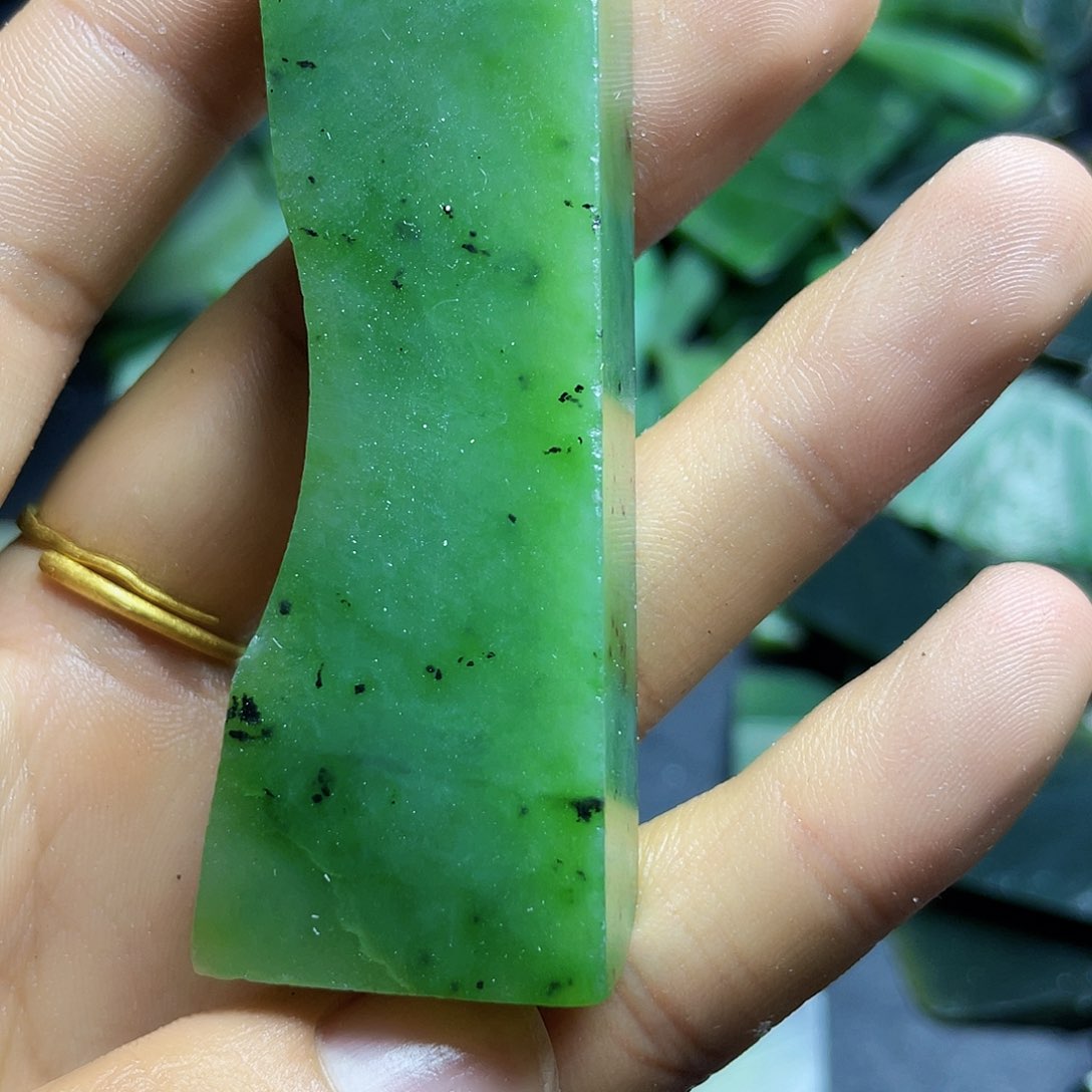 七***珑和田玉（糖玉）未镶嵌颈饰