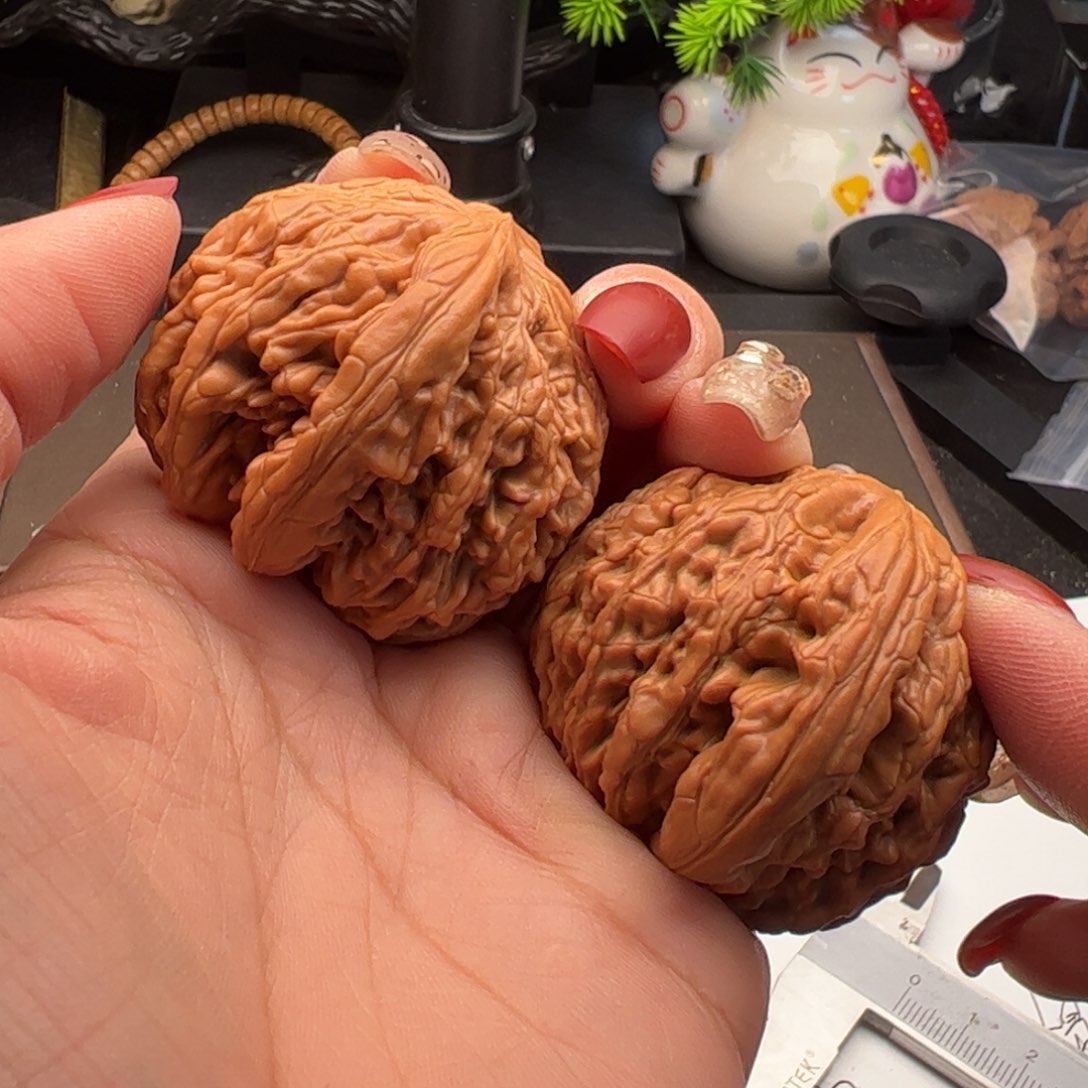 文玩核桃吊坠滢虎头王44