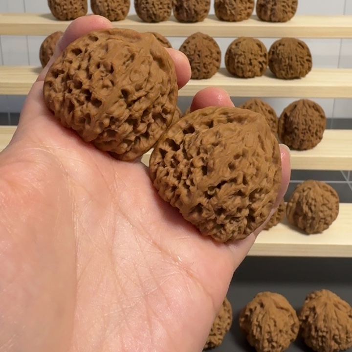 谁***利文玩核桃吊坠39 三角