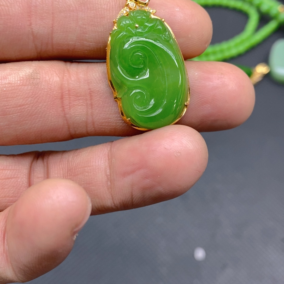 和田玉（碧玉）颈饰18K金镶嵌锦****利