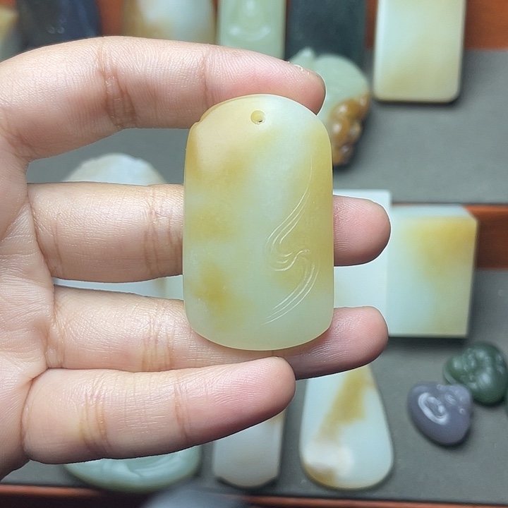 和田玉未镶嵌颈饰