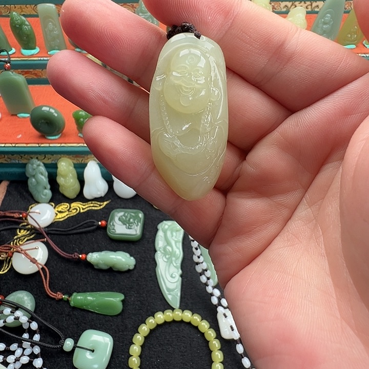 和田玉未镶嵌颈饰春*