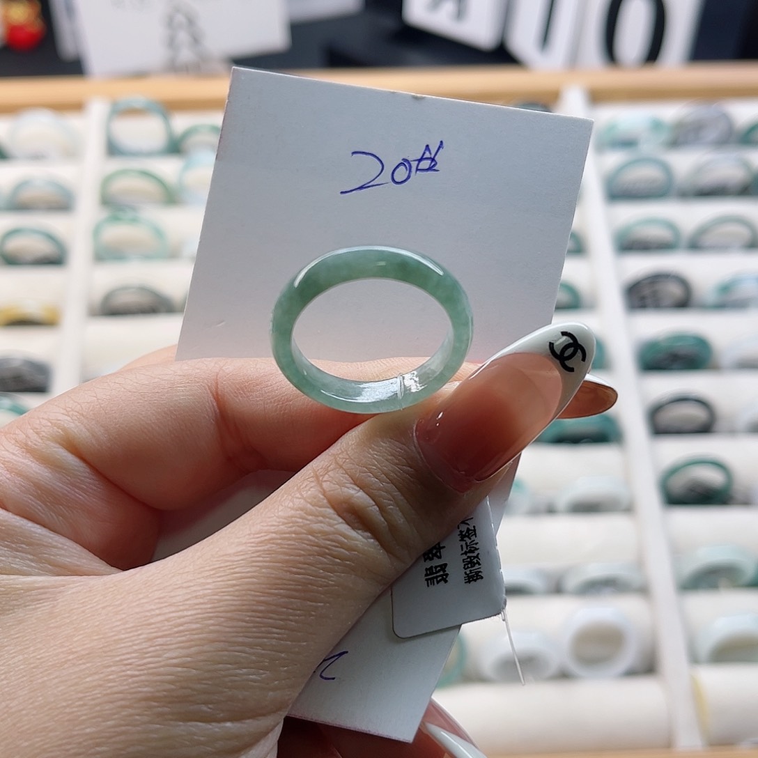 翡翠戒指未镶嵌翡翠