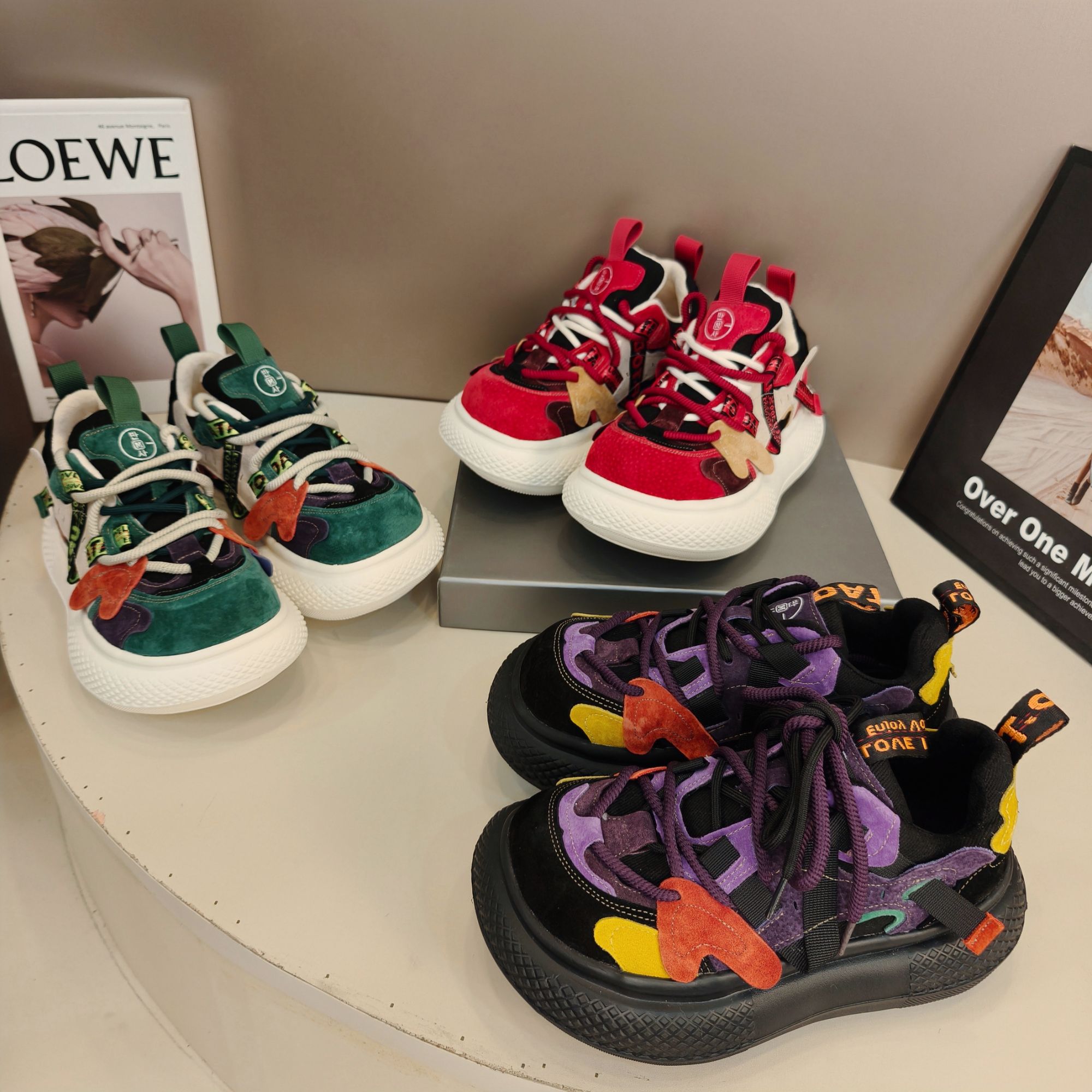 轮胎底猪巴皮拼接冬季时尚休闲鞋低帮单鞋加绒运动鞋女鞋