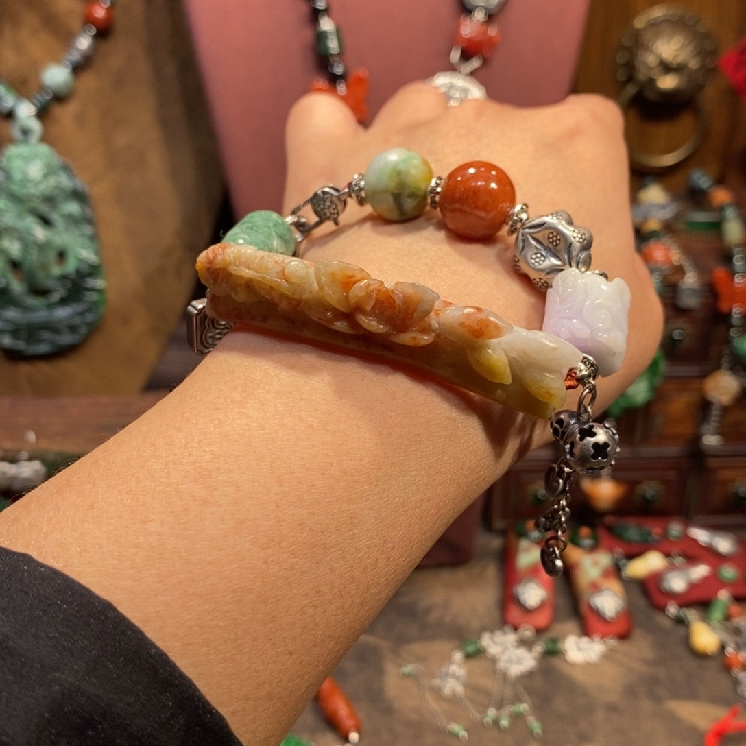 翡翠吊坠(赠链)未镶嵌