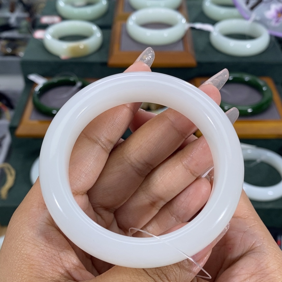 和田玉手镯未镶嵌