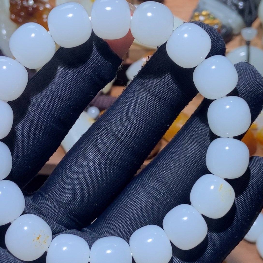 山***和田玉未镶嵌颈饰