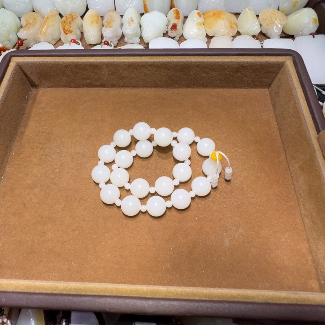 和田玉手串未镶嵌招**宝