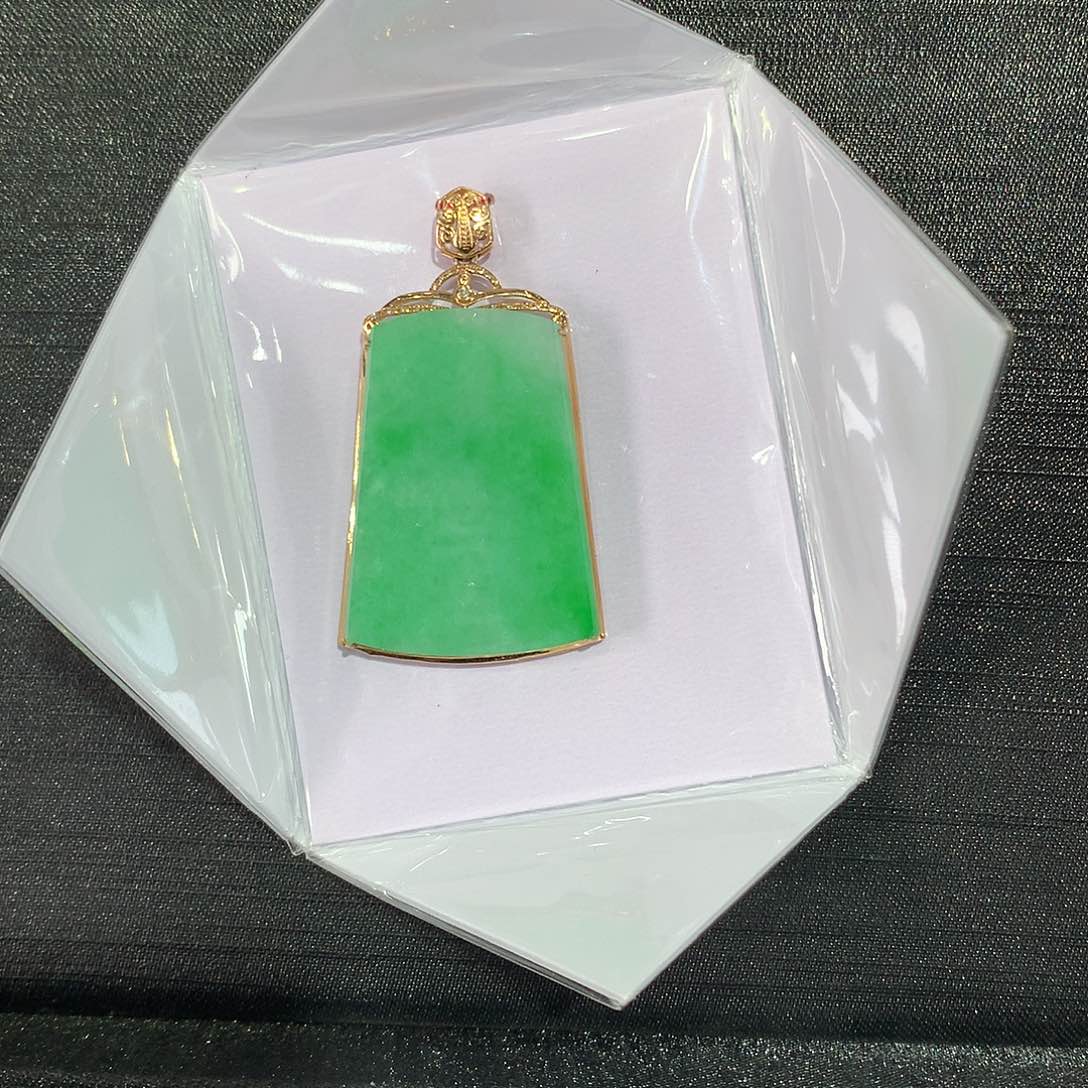 翡翠吊坠(赠链)18K金镶嵌
